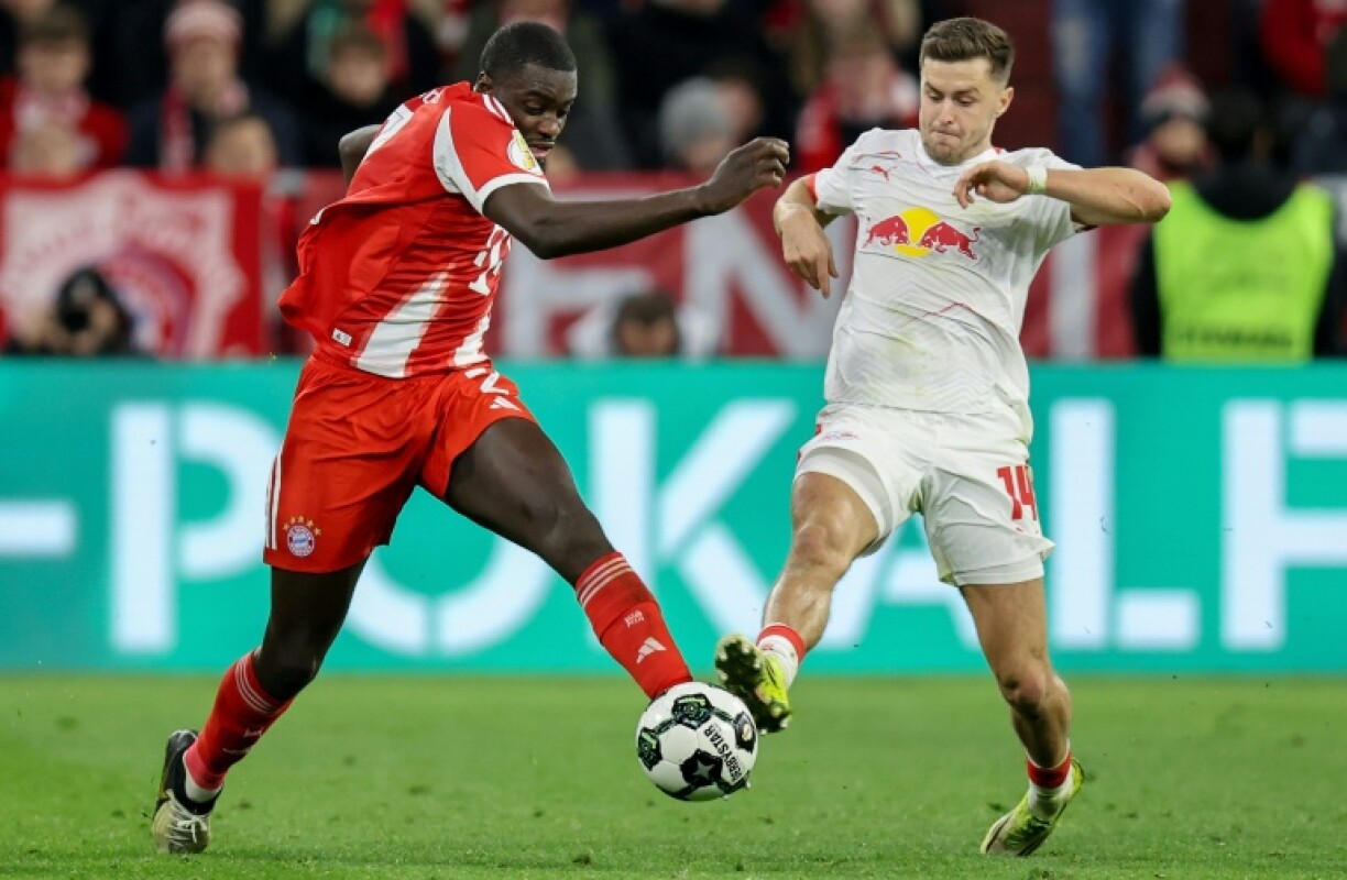Le défenseur des Bleus et du Bayern Dayot Upamecano (à gauche) lors du quart de finale de Coupe d'Allemagne contre Leipzig, le 11 février 2026