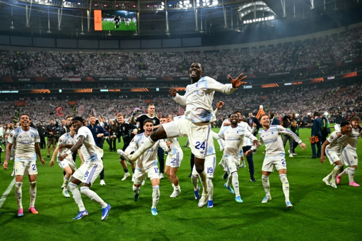 Les joueurs d'Aston Villa célèbrent leur victoire en finale de Ligue Europa mercredi à Istanbul contre Fribourg.