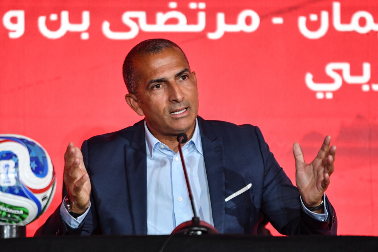 De Sabri Lamouchi op enger Pressekonferenz virum WM- Match Tunesien - Schweden.