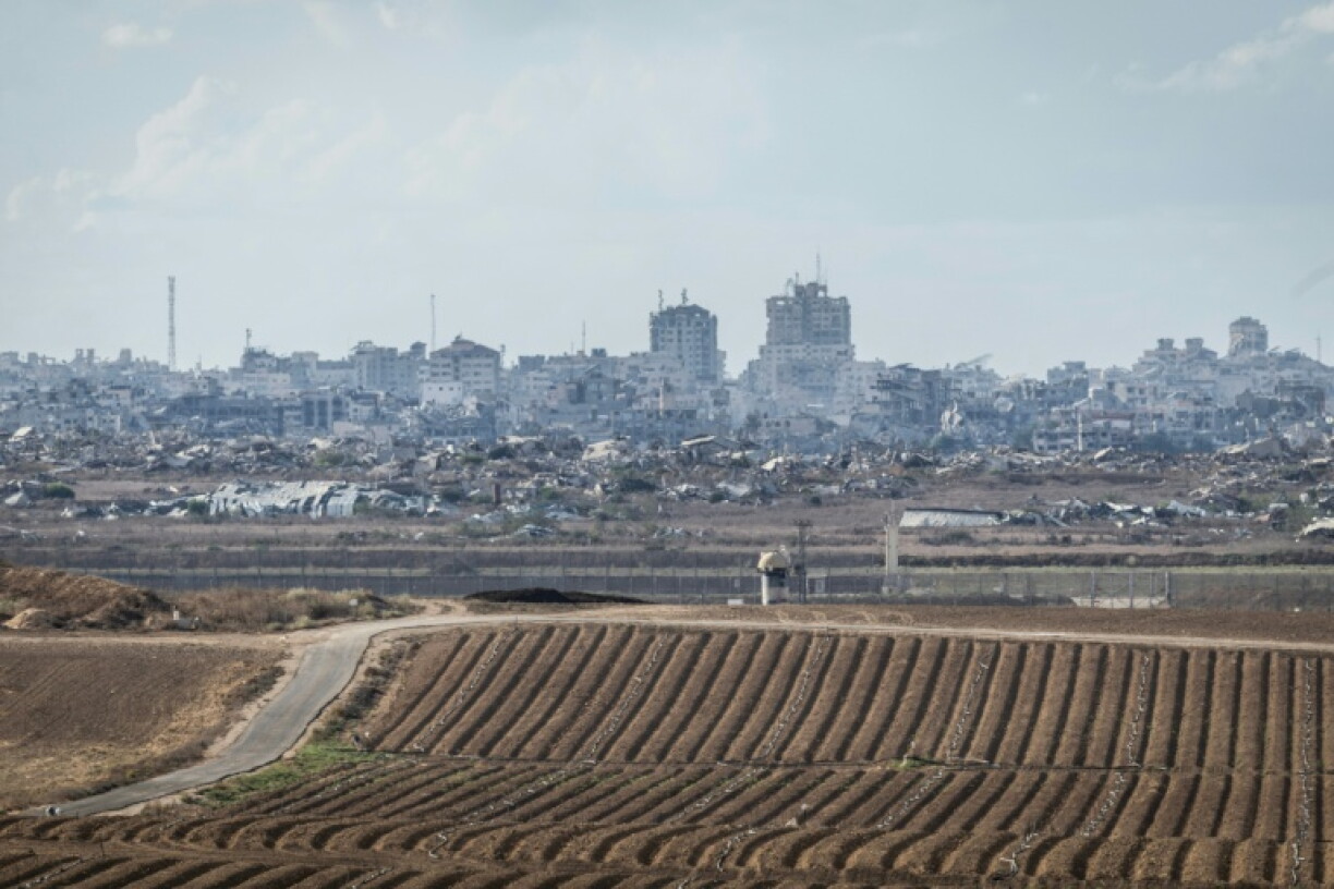 Vue de bâtiments détruits dans le nord de la bande de Gaza, le 6 octobre 2026 depuis Kfar Azza en Israël