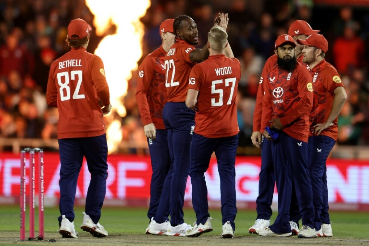 England's Jofra Archer (C) celebrates dismissing South Africa's Marco Jansen during the second T20 at Old Trafford