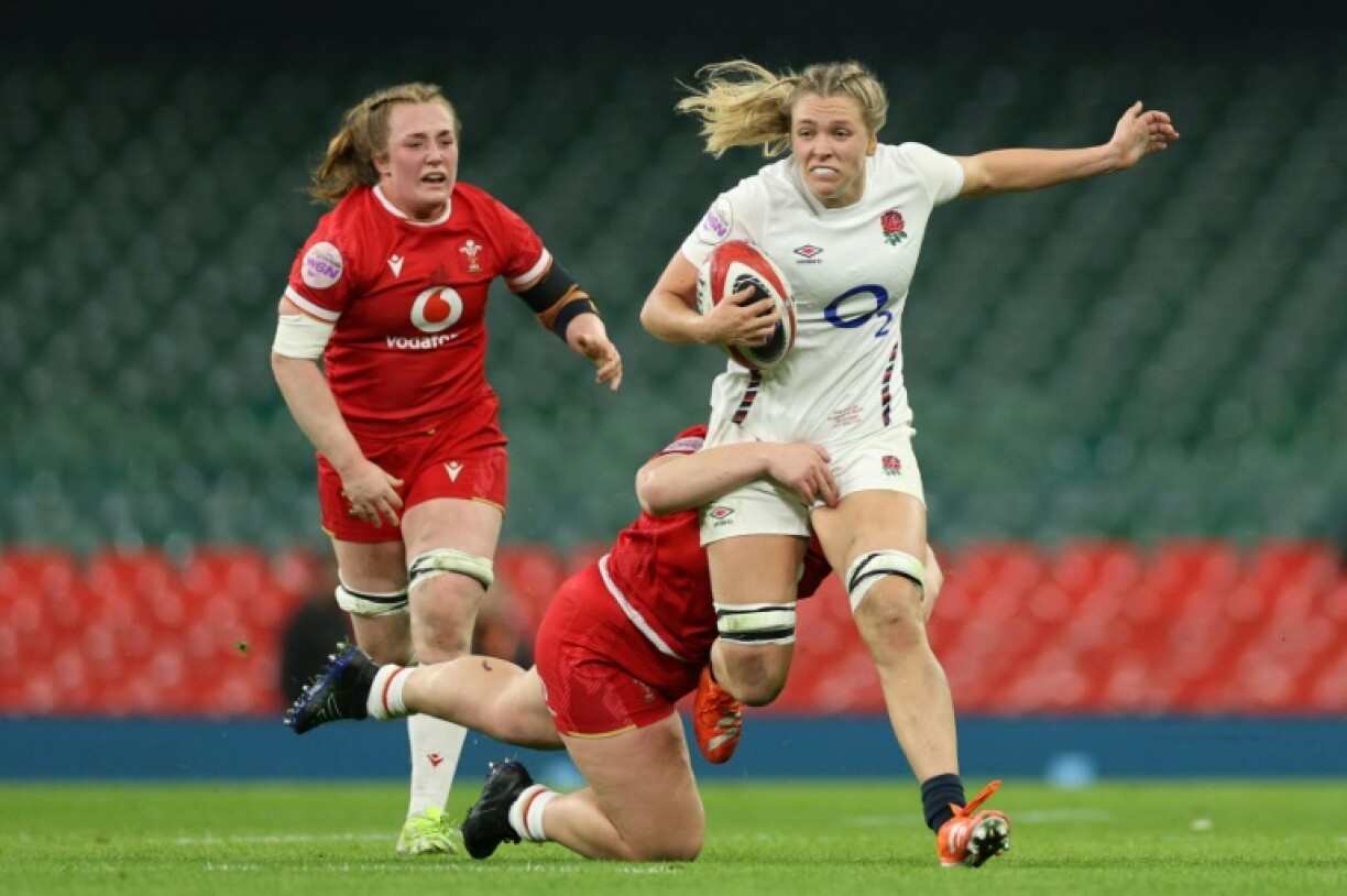 England captain Zoe Aldcroft (R)