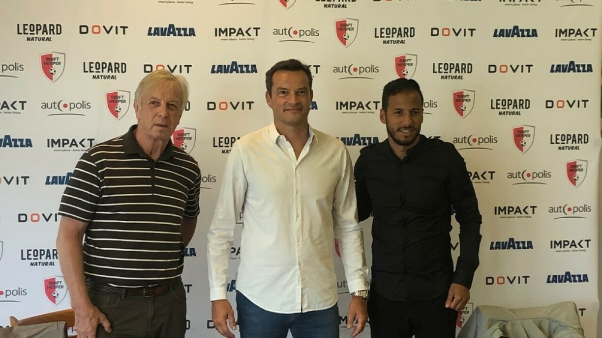 Op der Foto si vu lénks no riets de Fernand Laroche (President Swift), Vincent Hognon (neien Trainer), Sofian Benzouien (Sportdirekter Swift).