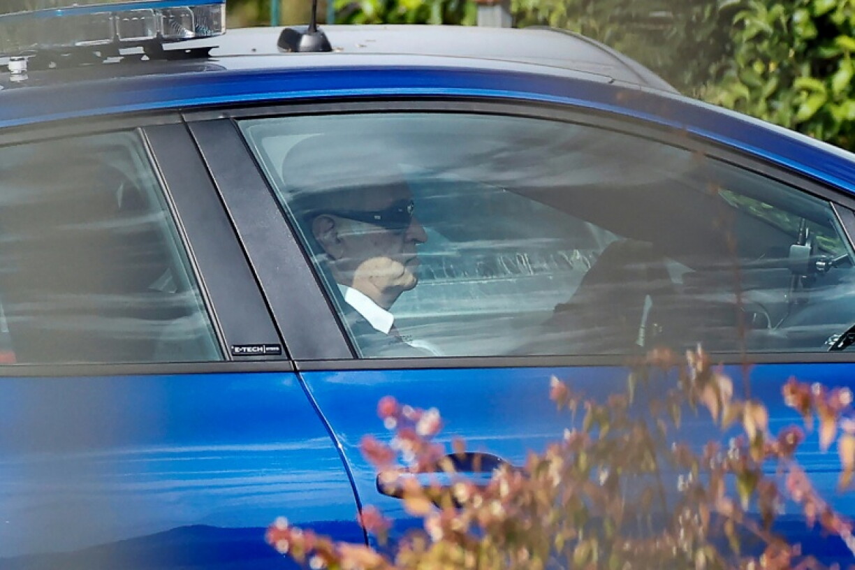 Le juge Juan Carlos Peinado arrive au palais de la Moncloa à Madrid pour interroger le Premier ministre espagnol Pedro Sanchez en tant que témoin dans une enquête sur les allégations de trafic d'influence visant son épouse Begona Gomez, le 30 juillet 2024
