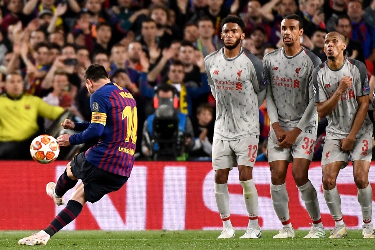 Lionel Messi frappe le ballon qui finira dans la lucarne du gardien de Liverpool le 1er mai 2019.
