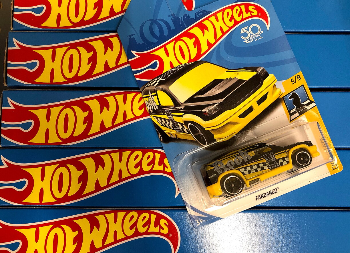 350 Këschte voll mat "Hot Wheels" Autoen huet e Mann a Kalifornien aus engem Zuchwaggon geklaut.