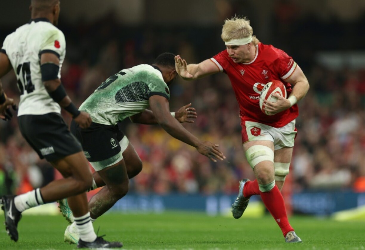 Recall: Wales back-row Aaron Wainwright (R) is in the starting side for the Six Nations match against England in Cardiff