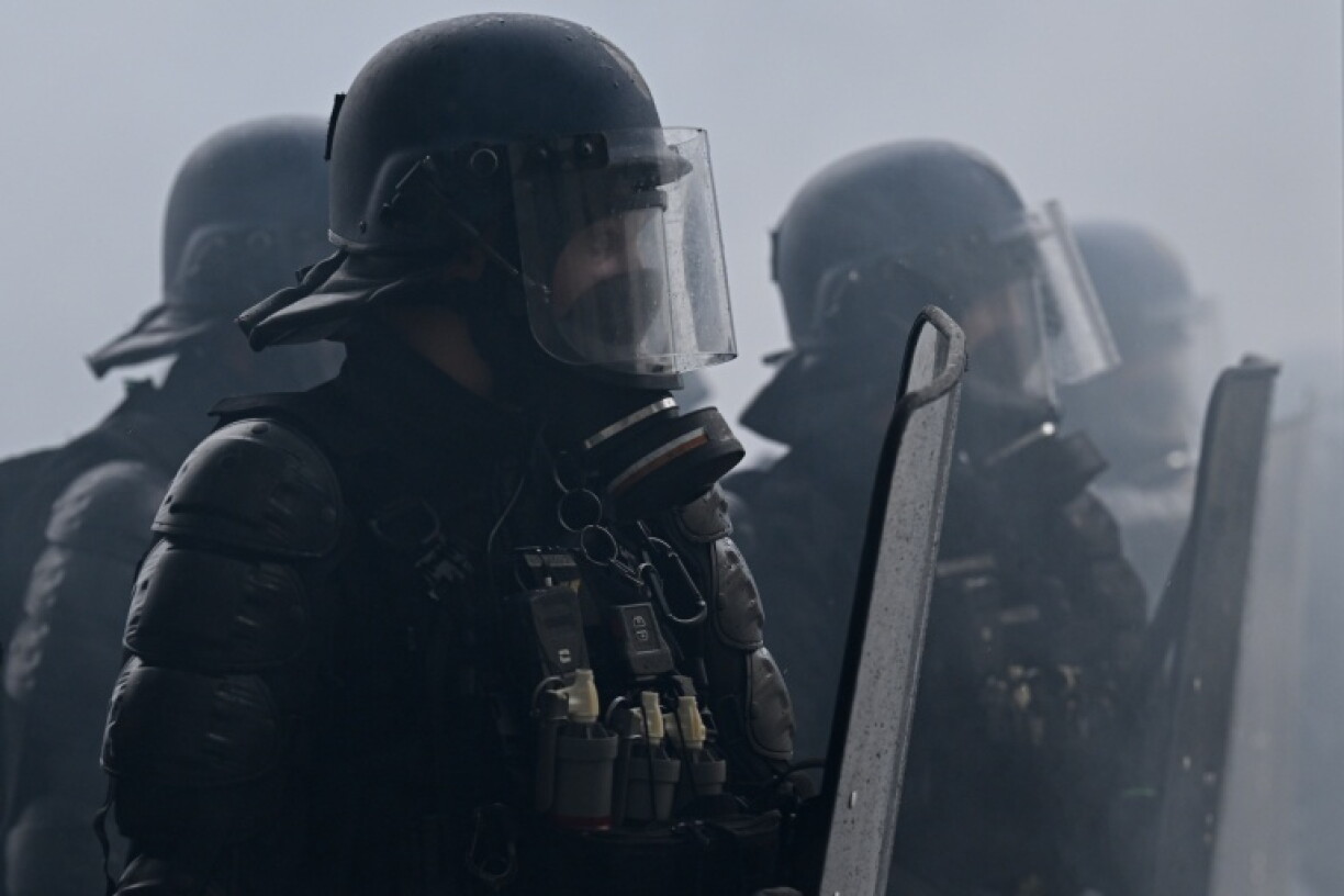 Riot police in Nantes were unable to prevent thousands of protesters breaking through their lines