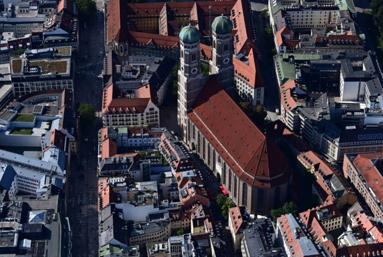 56 Jahre nach einem Brandanschlag auf ein jüdisches Altersheim in München mit sieben Toten im Jahr 1970 ist der mutmaßliche Täter identifiziert. Es handelt sich um einen bereits 2020 gestorbenen Mann aus dem rechten Milieu.