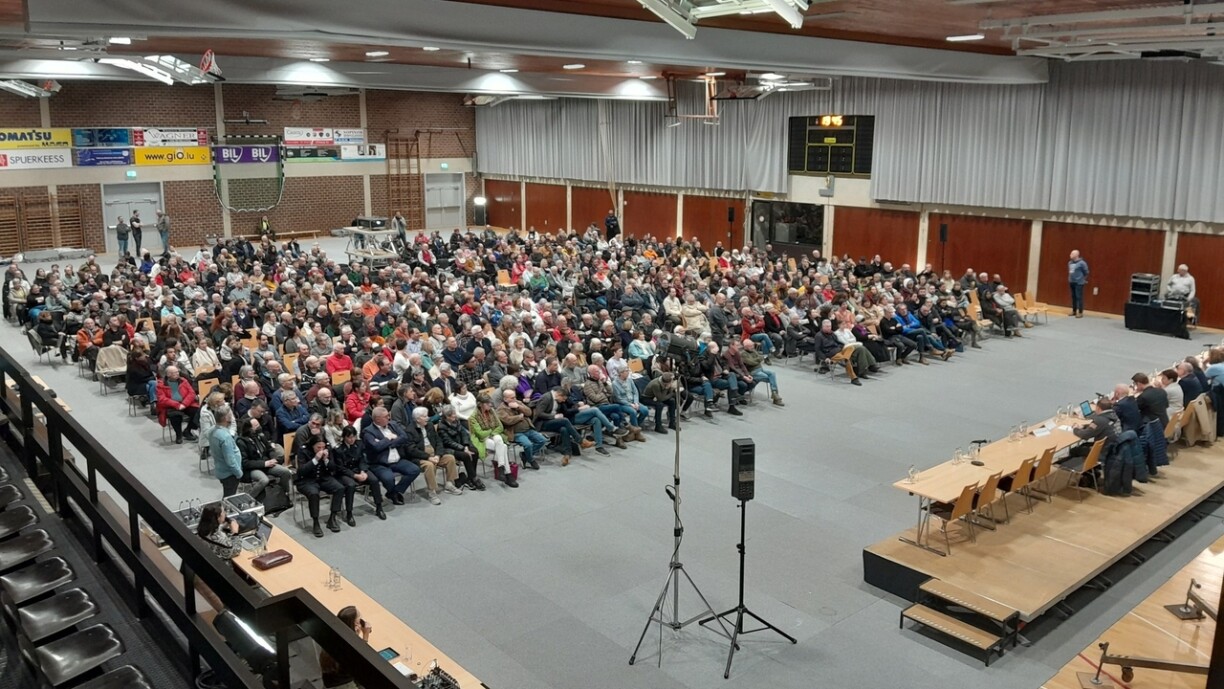 De Centre sportif war nawell gutt gefëllt e Méindeg den Owend op der Informatiounsversammlung.