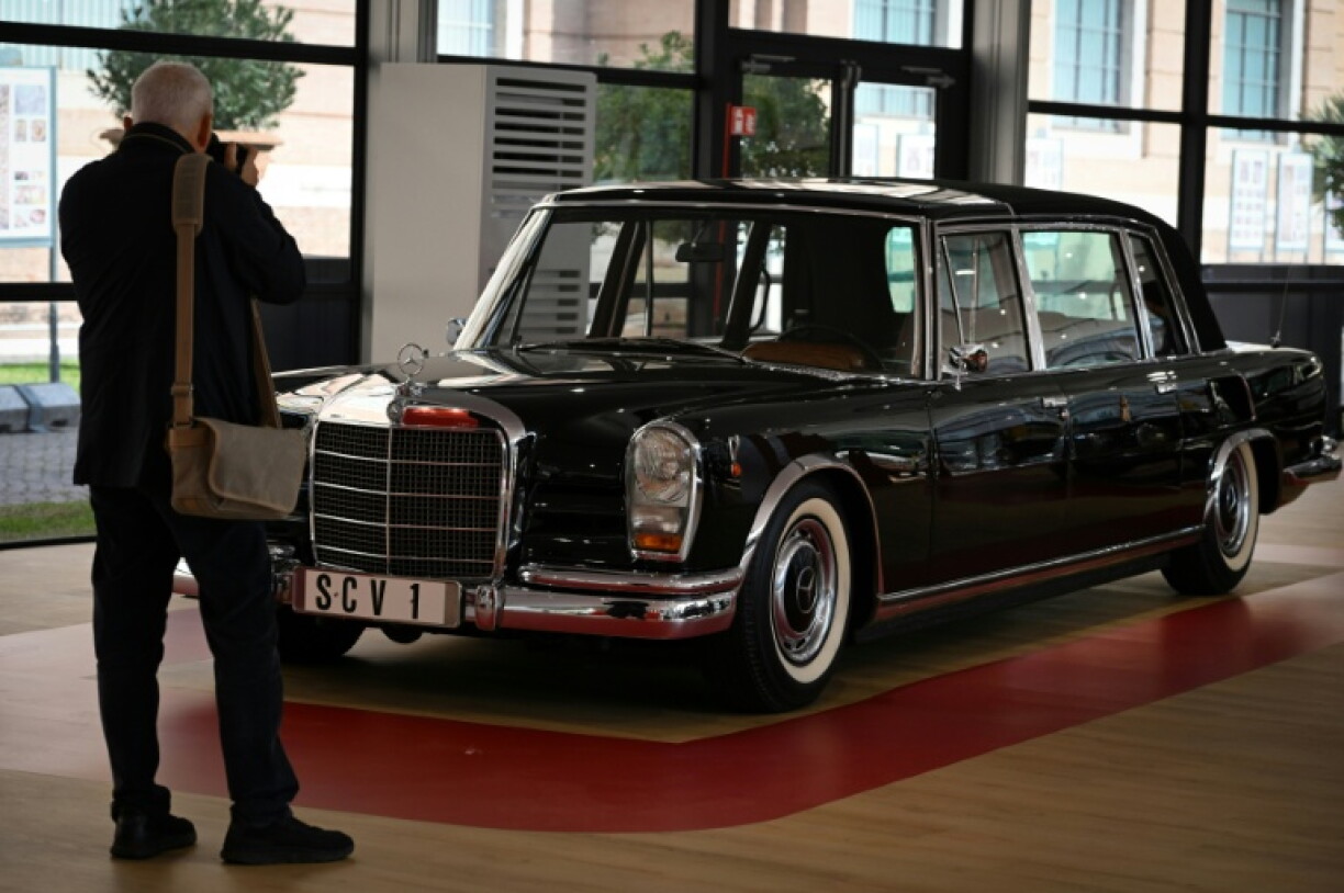 The show leaves out the various vehicles produced by Mercedes-Benz's competitors and gifted to the pope.