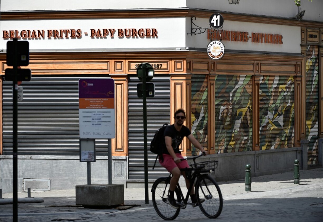 Les restaurants et cafés, confinés depuis des semaines, vont pouvoir reprendre leurs activités dès lundi.