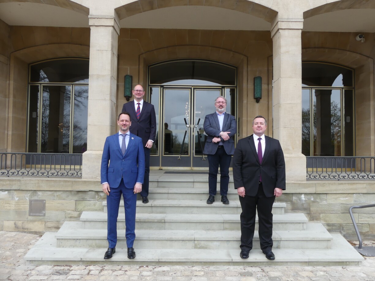 1ère rangée : Christophe Schiltz, Marc Meyers ; 2e rangée : Marc Besch, Patrick Santer