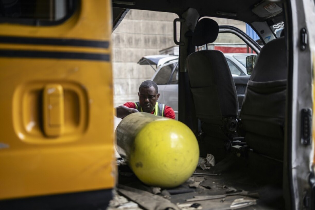 The plan to encourage natural gas fuelled cars faces hurdles from supply shortages and few fuelling stations