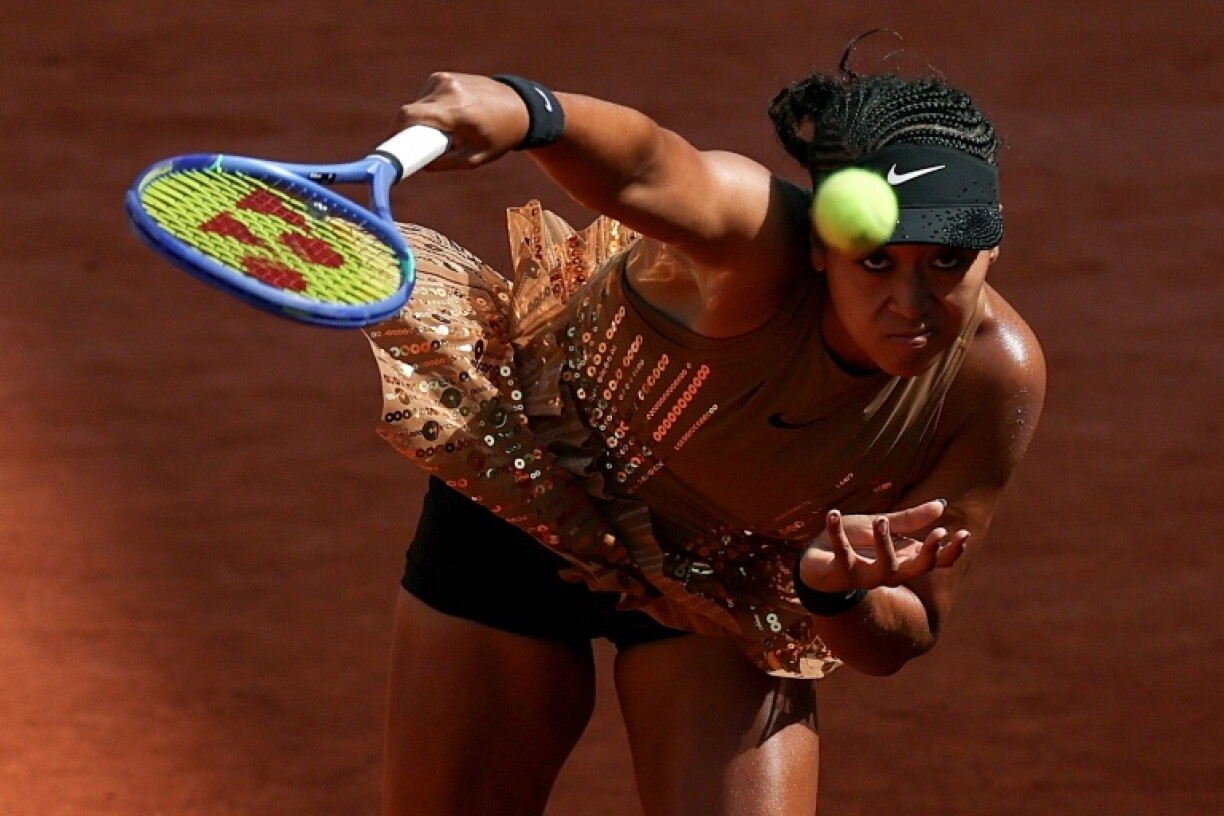 Naomi Osaka sert contre Iva Jovic, le 30 mai 2026 à Roland-Garros