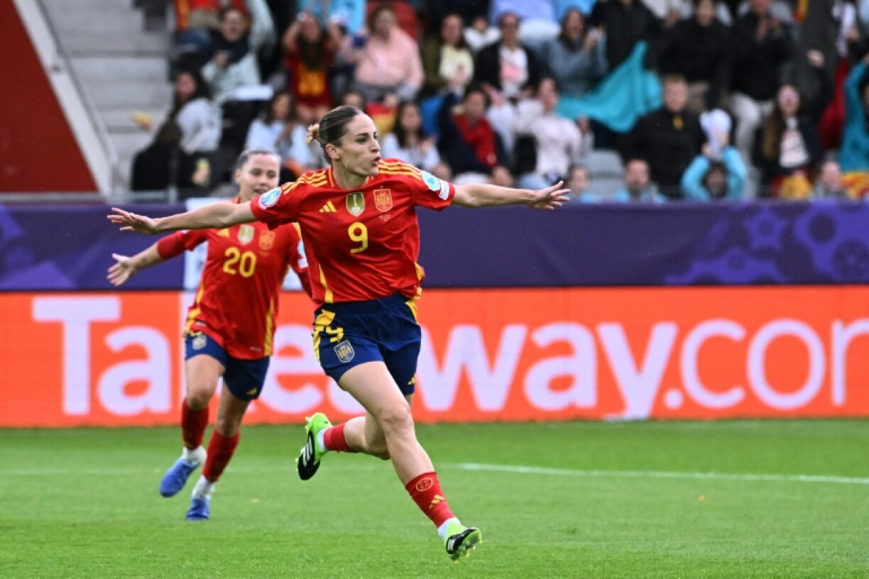 Esther Gonzalez (R) has scored three goals at Women's Euro 2025
