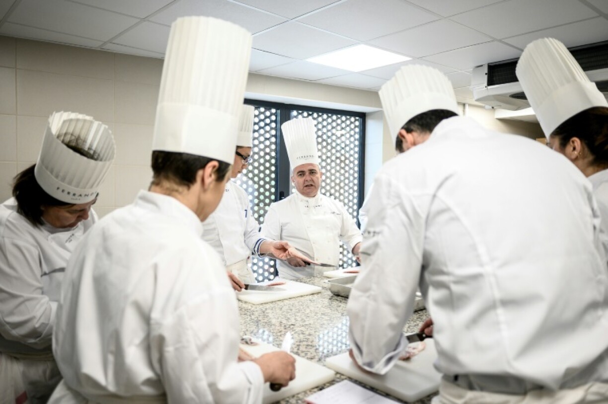 Des cours de cuisine sont dispensés à la Cité Internationale de la Gastronomie et du Vin, à Dijon