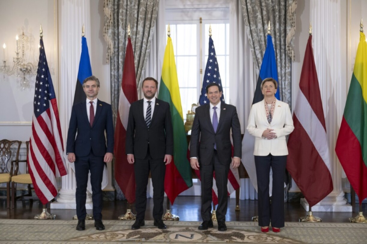 US Secretary of State Marco Rubio (2ndR) poses in Washington with Lithuanian Foreign Minister Kęstutis Budrys (L), Estonian Foreign Minister Margus Tsahkna (2ndL) and Latvian Foreign Minister Baiba Braze