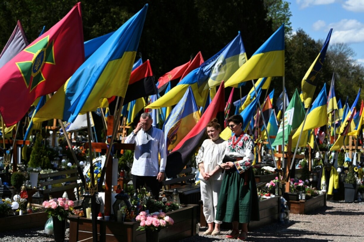 Russia resumes attacks on Ukraine after Easter truce