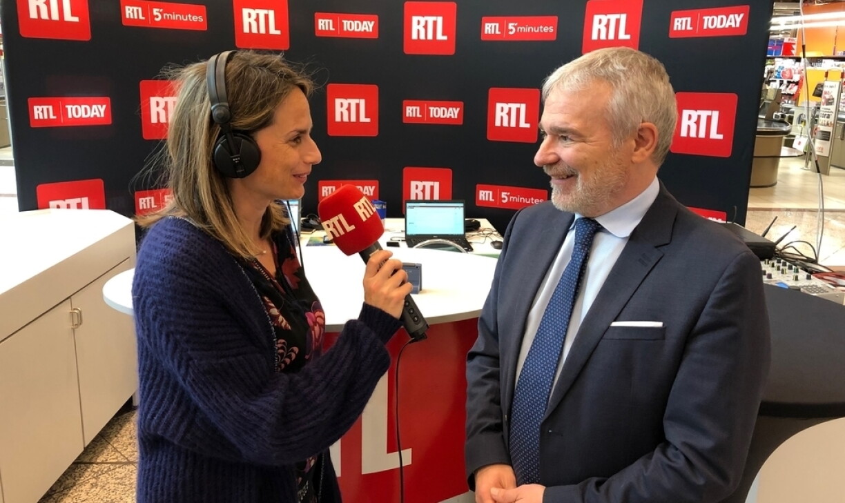 Den Aarbechtsminister Dan Kersch am Interview beim Raphaëlle Dickes.