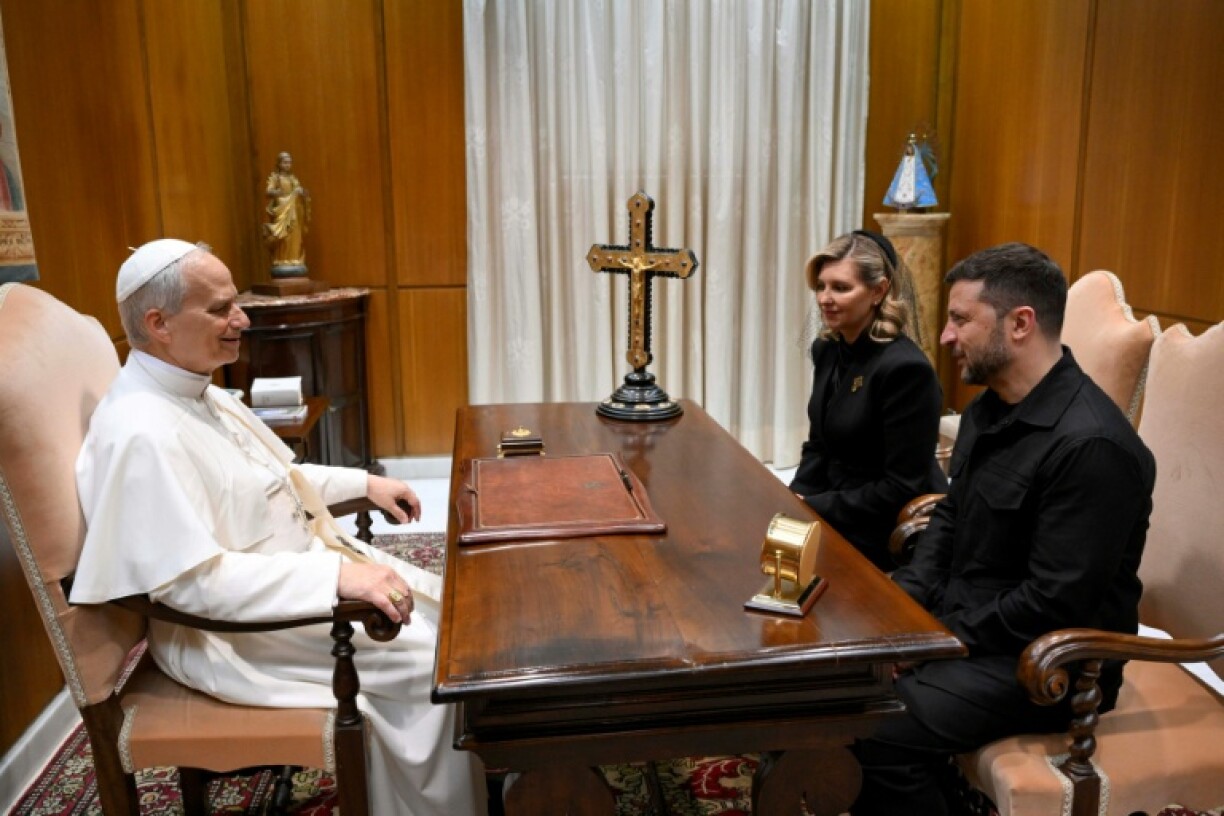 Ukrainian President Volodymyr Zelensky (R) and wife Olena Zelenska (C) were granted an audience with Pope Leo XIV (L) following his inauguration