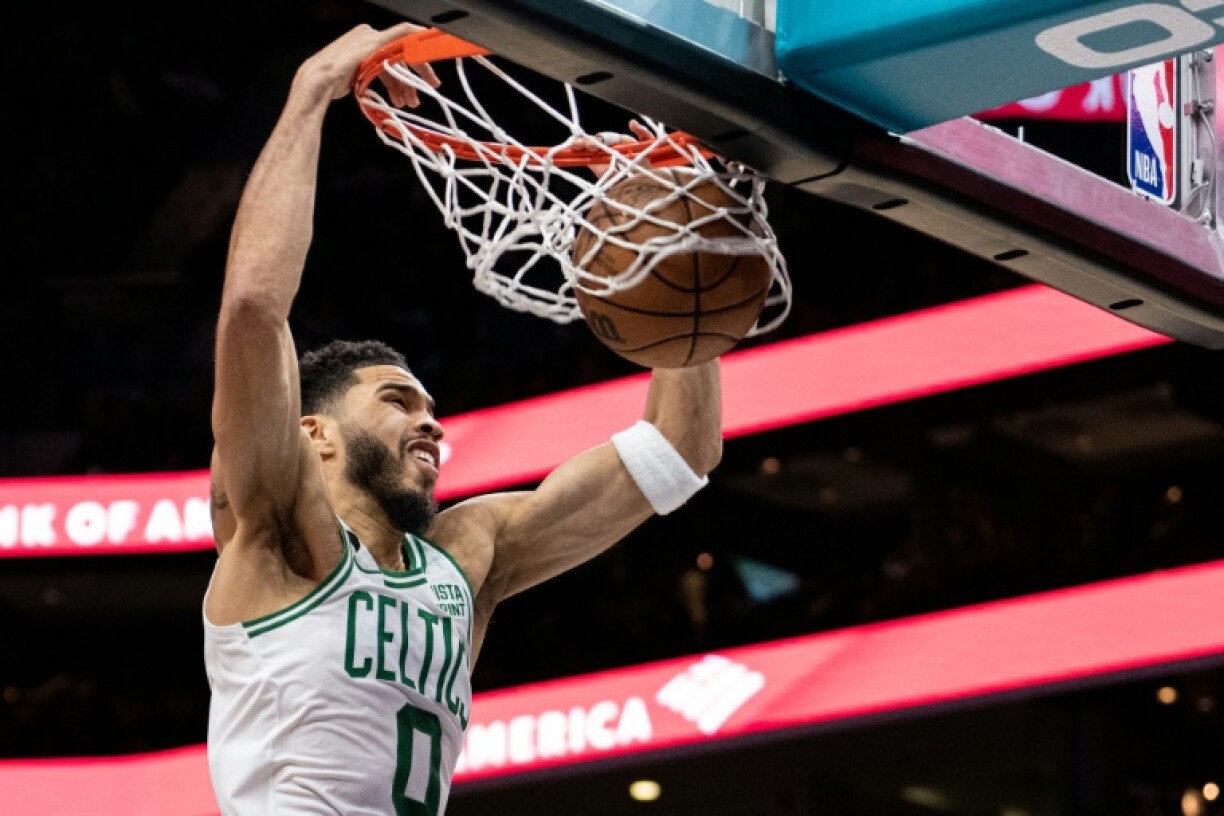 La star des Boston Celtics Jayson Tatum, déjà en vue le 14 janvier 2023 contre les Hornets à Charlotte, leur a mis 51 pts deux jours plus tard