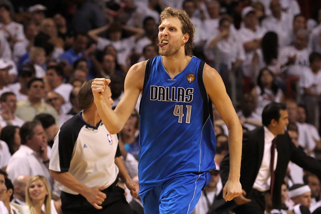 Den Dirk Nowitzki, nodeems hie spéit am véierte Véierel getraff hat