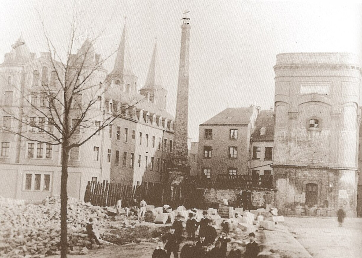 Former water tower (1890) on Place des Bains in Luxembourg City, today housing the HTI, where Rocas is now located.