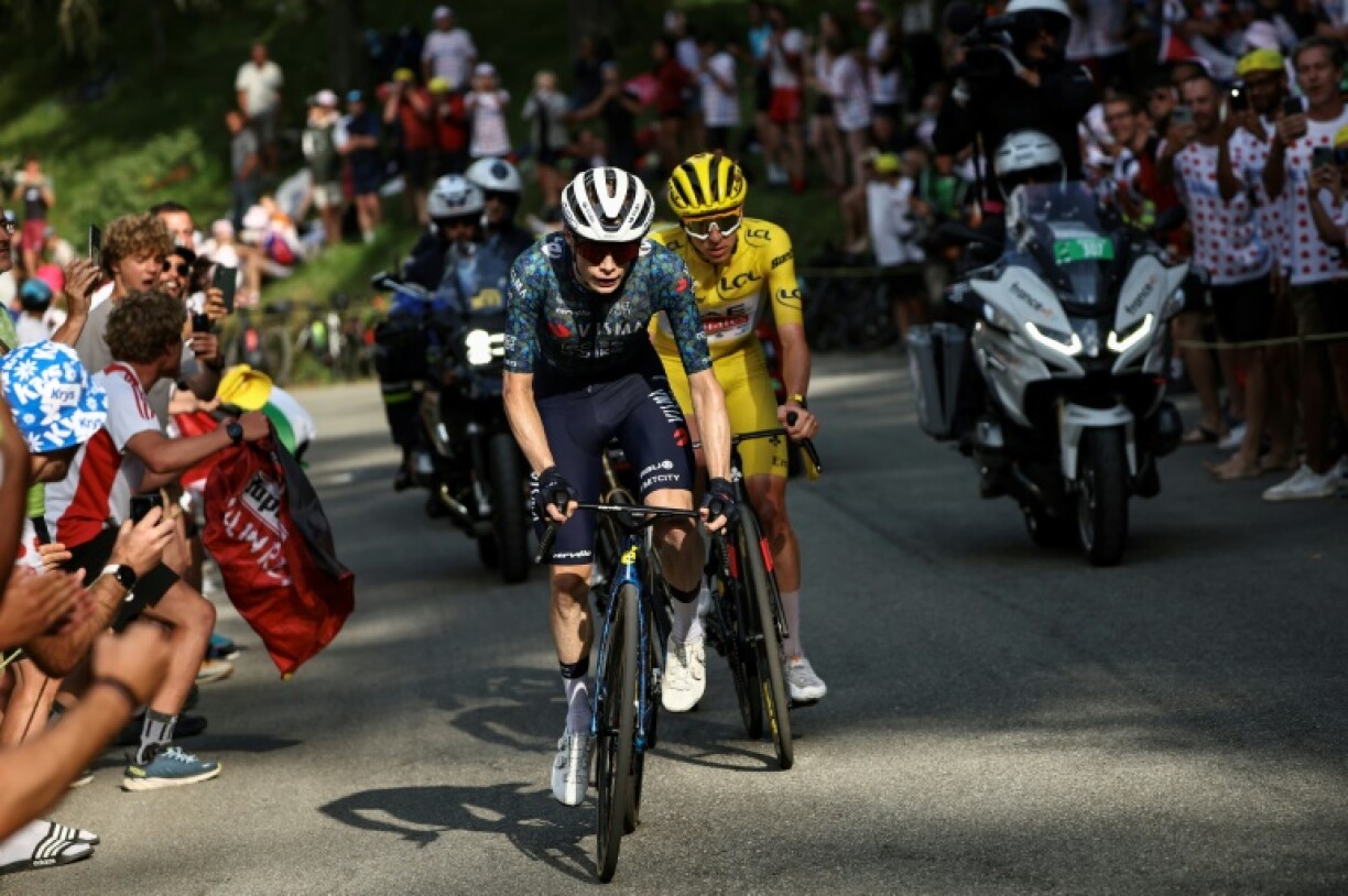 Le Danois Jonas Vingegaard et le Slovène Tadej Pogacar, alors maillot jaune, lors de leur dernier affrontement sur le Tour de France, le 20 juillet 2024