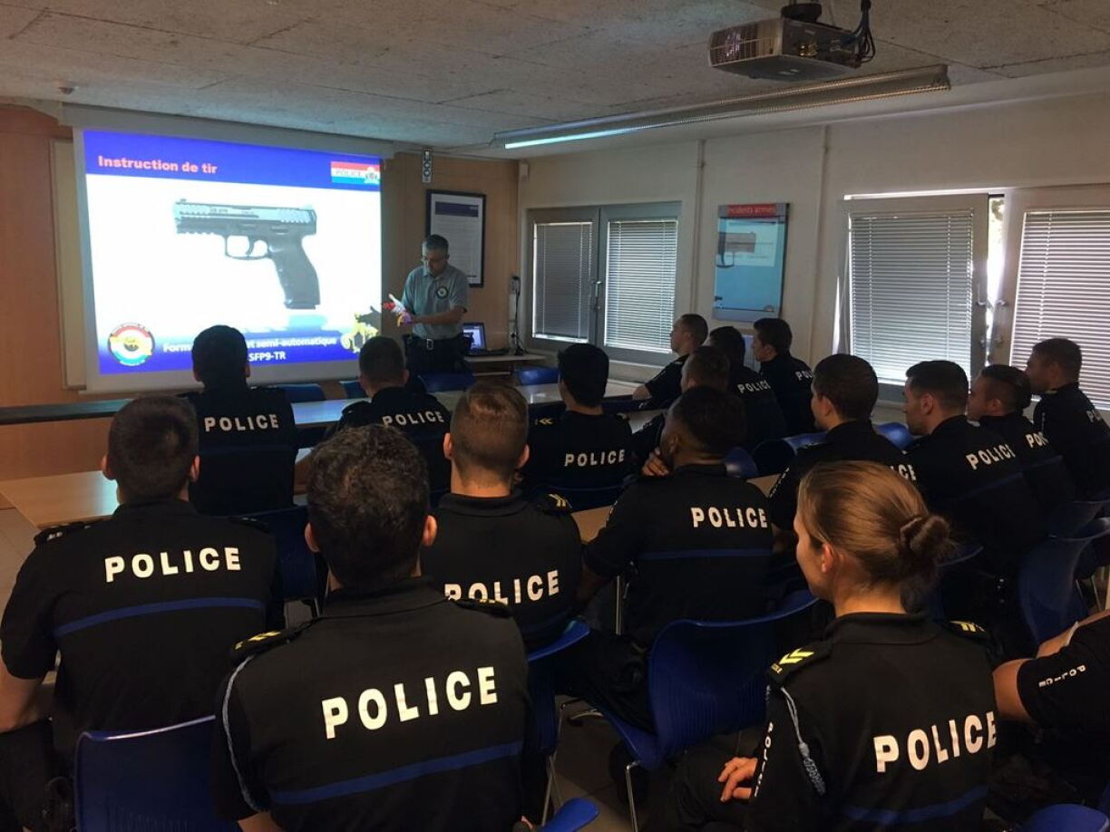 Des policiers en formation