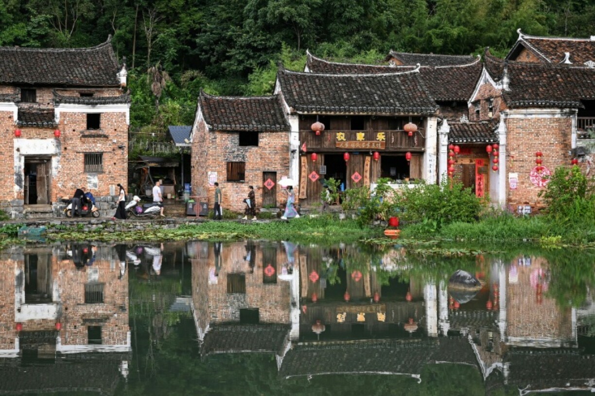 The words are read in the local dialect of Jiangyong county, making it challenging for native Chinese speakers not from the region to learn it