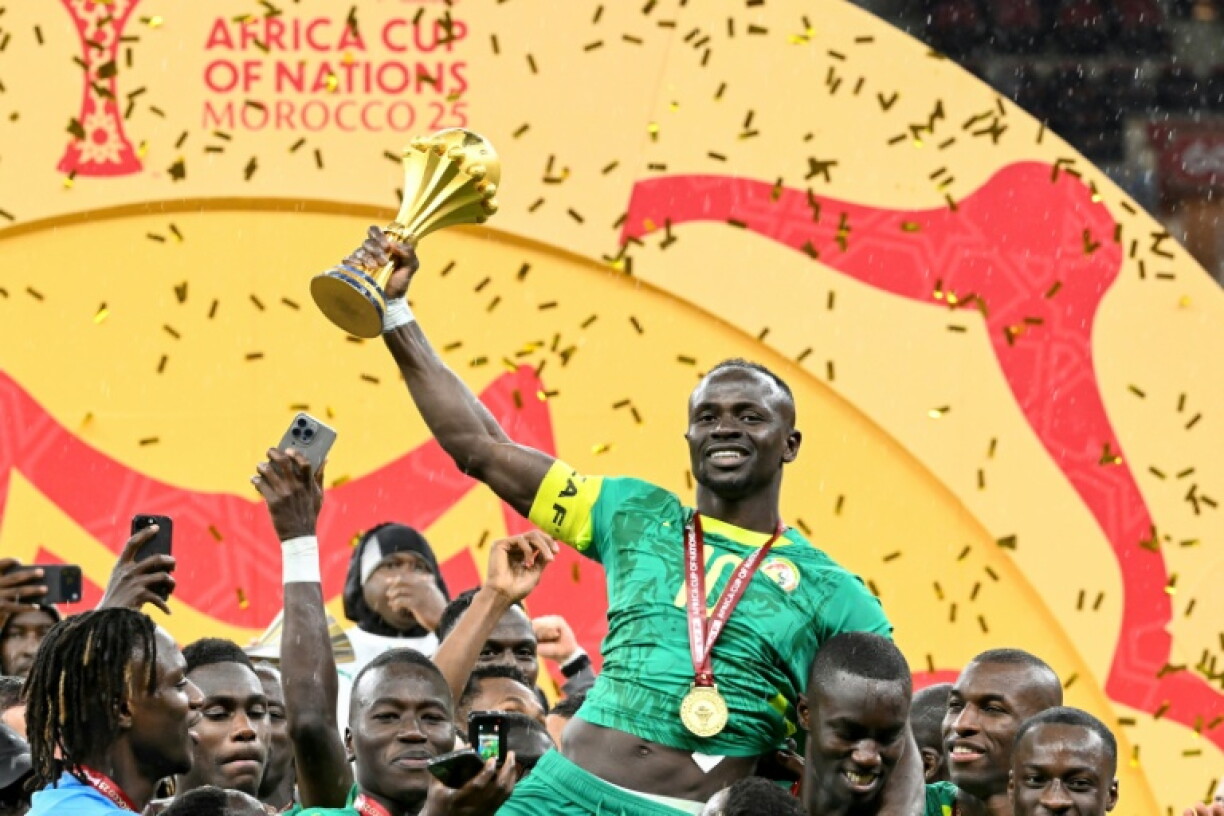 Élu meilleur joueur de la Coupe d'Afrique des nations 2025, Sadio Mané avait soulevé le trophée remporté sur le terrain par le Sénégal face au Maroc, le 18 janvier 2026 à Rabat