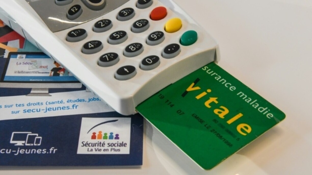 Le gouvernement réfléchit à une fusion entre la carte Vitale et la carte d'identité (CNI) afin de lutter contre les fraudes