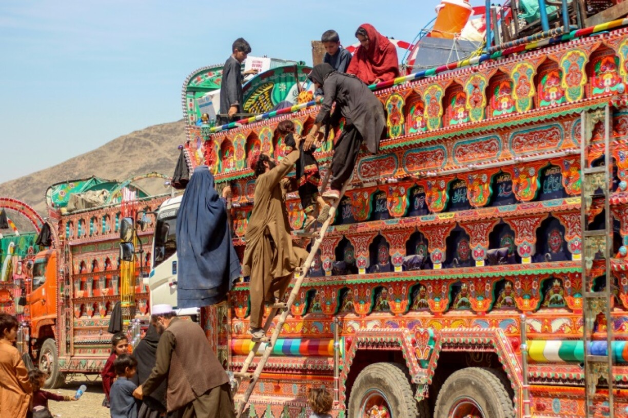 Thousands of Afghans have returned from Pakistan in recent days ahead of a deadline to leave set by Islamabad