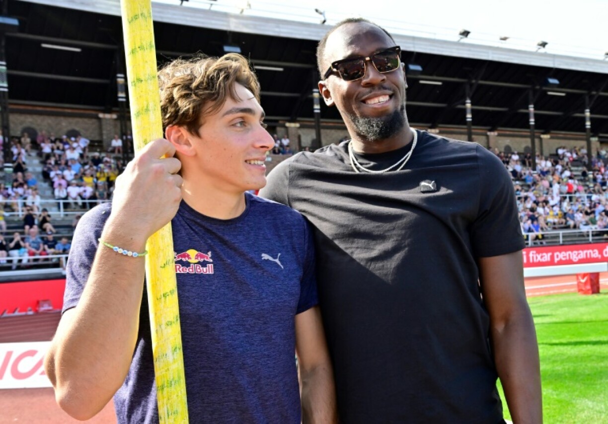 Jamaican sprinting legend Usain Bolt (R) poses with Swedish pole vaulter Armand Duplantis in Stockholm where he set his latest world record