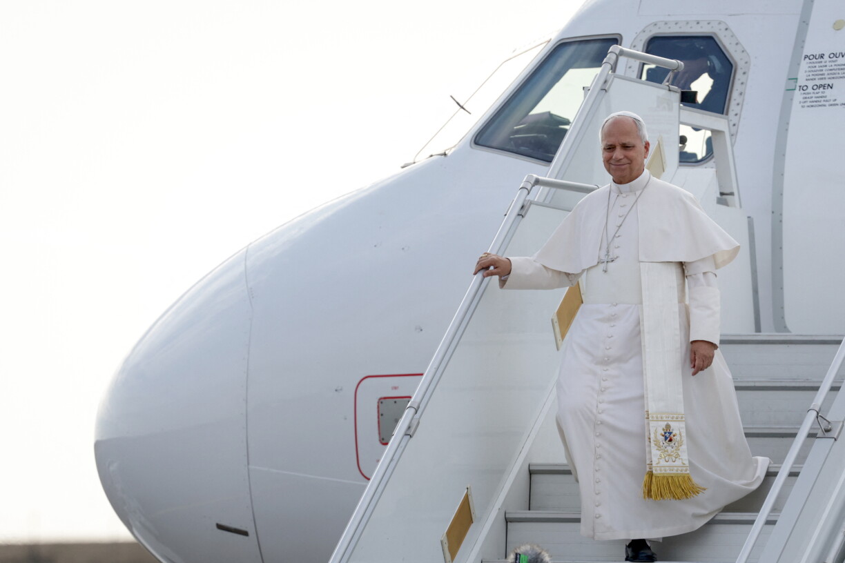 Pope Leo XIV disembarks from the plane upon arrival at the Metz–Nancy–Lorraine Airport, in Metz northeastern France on 28 September 2026 on the last day of his visit to France.