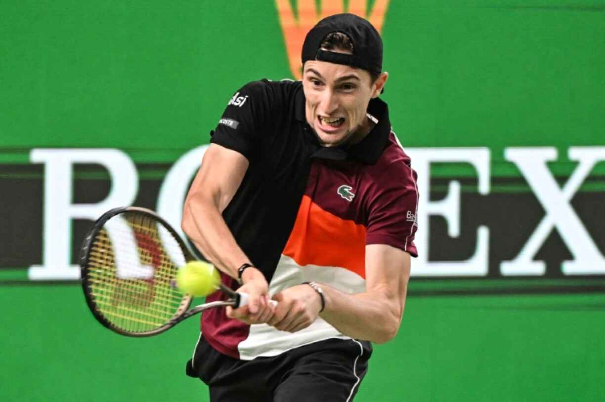 Ugo Humbert opposé à Stefanos Tsitsipas au Masters de Shanghai, le 9 octobre 2023