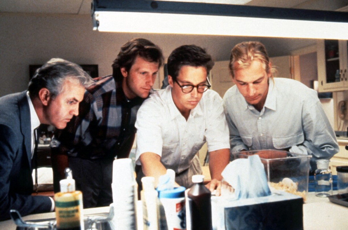 Den James Handy (éischte vu lénks) am Film Arachnophobie (1991).