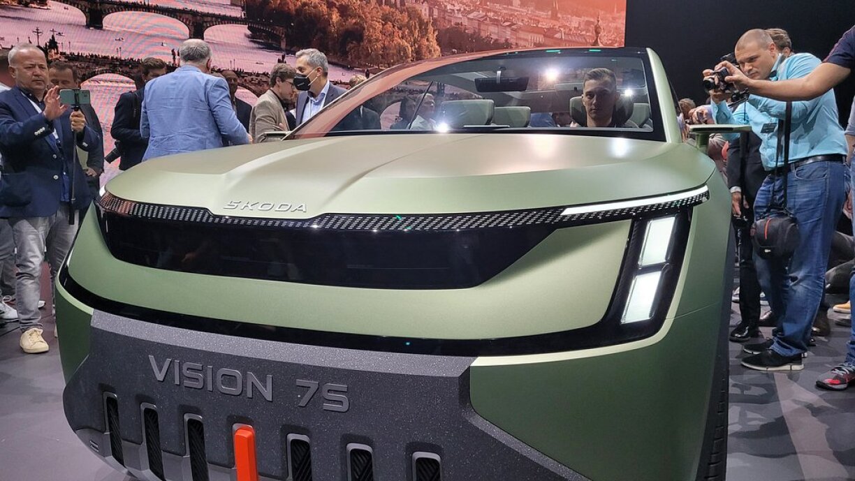 Den Undrang vun de Journaliste war immens grouss, wouduerch et net einfach war, iwwerhaapt eng Foto vum Vision 7S ze maachen.