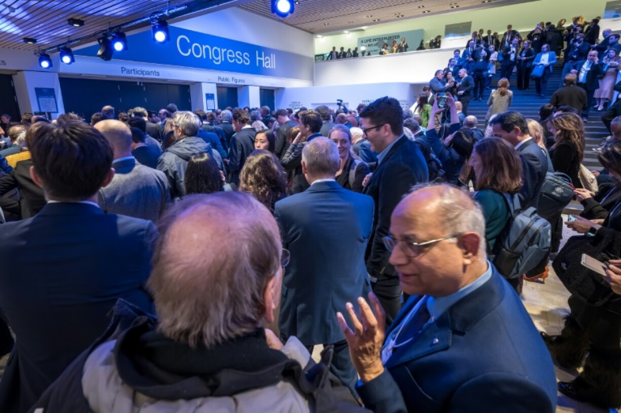 Half an hour before the speech, a long queue began forming outside the main hall at Davos