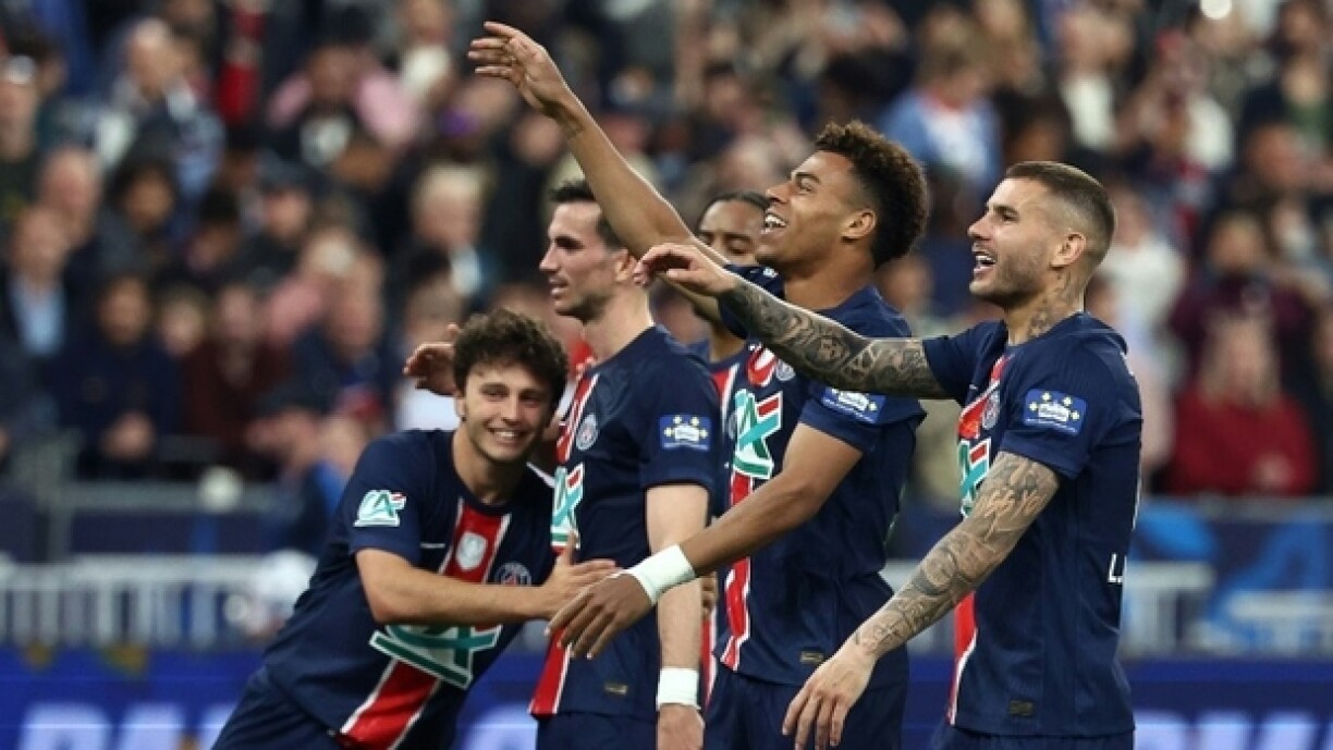 Les joueurs du PSG célèbrent leur victoire en finale de la Coupe de France face à Reims, à Saint-Denis, le 24 mai 2025