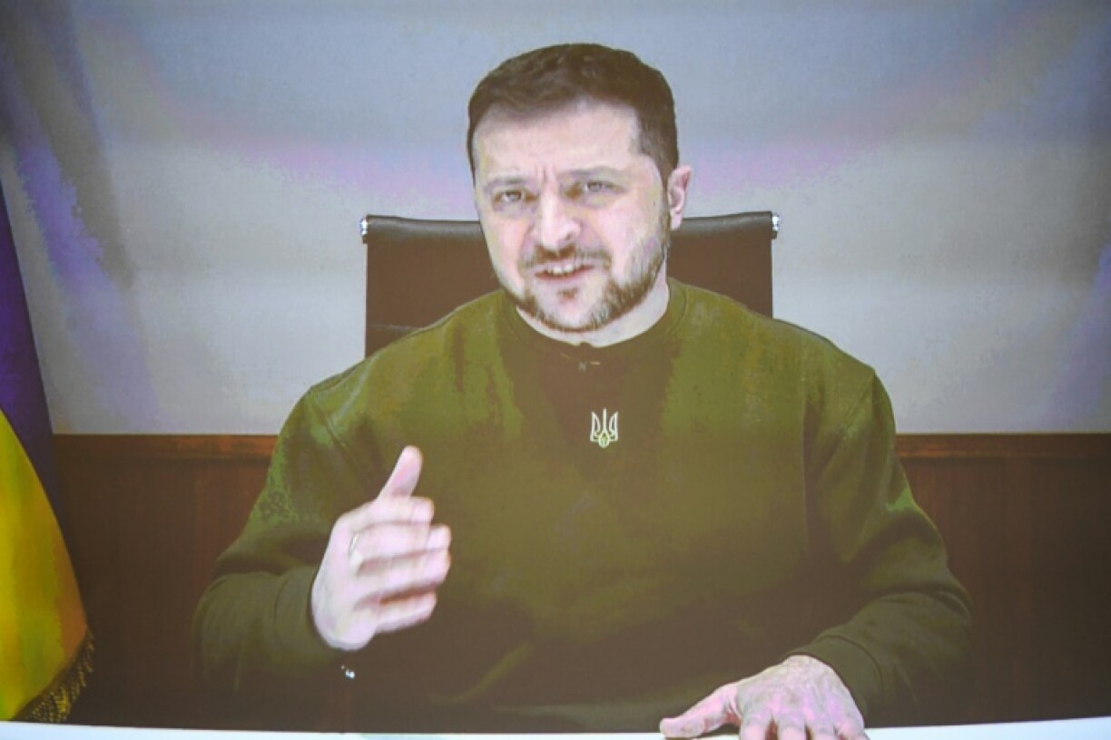 Le président ukrainien Volodymyr Zelensky en visioconférence avec les particpants à la Conférence de sécurité de Munich, le 17 février 2023 en Allemagne