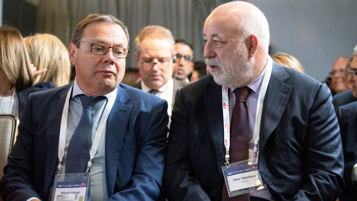 Russian businessman and co-founder of Alfa-Group Mikhail Fridman (left) and Renova CEO Viktor Vekselberg talk during a conference of the Israeli Keren Hayesod foundation in Moscow on 17 September 2019.