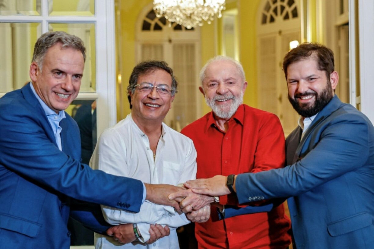 (L-R) Uruguay's Yamandu Orsi poses with presidents Gustavo Petro of Colombia, Luiz Inacio Lula da Silva of Brazil and Gabriel Boric of Chile on February 28, 2025 in Montevideo