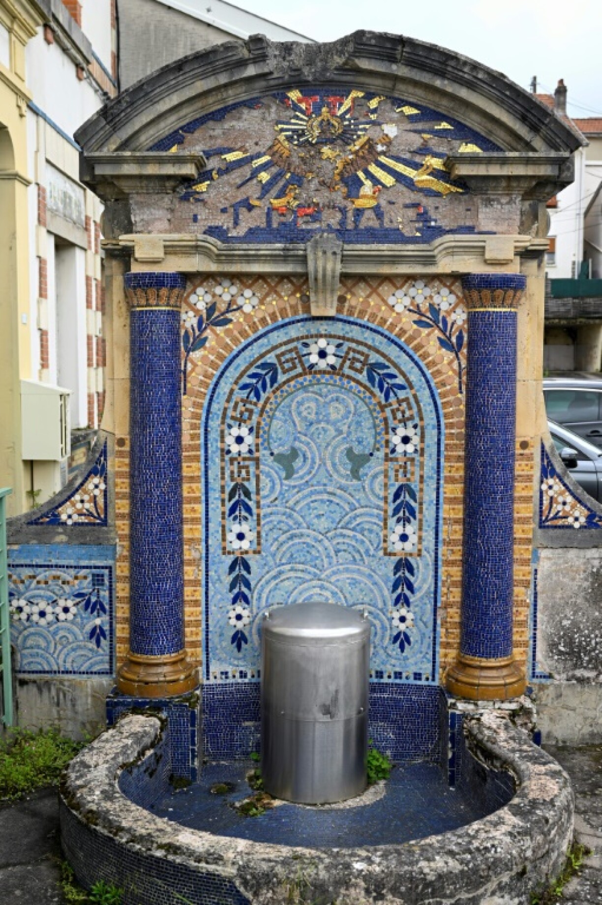 Une fontaine publique datant de 1918, à Vittel, dans les Vosges le 10 mai 2023