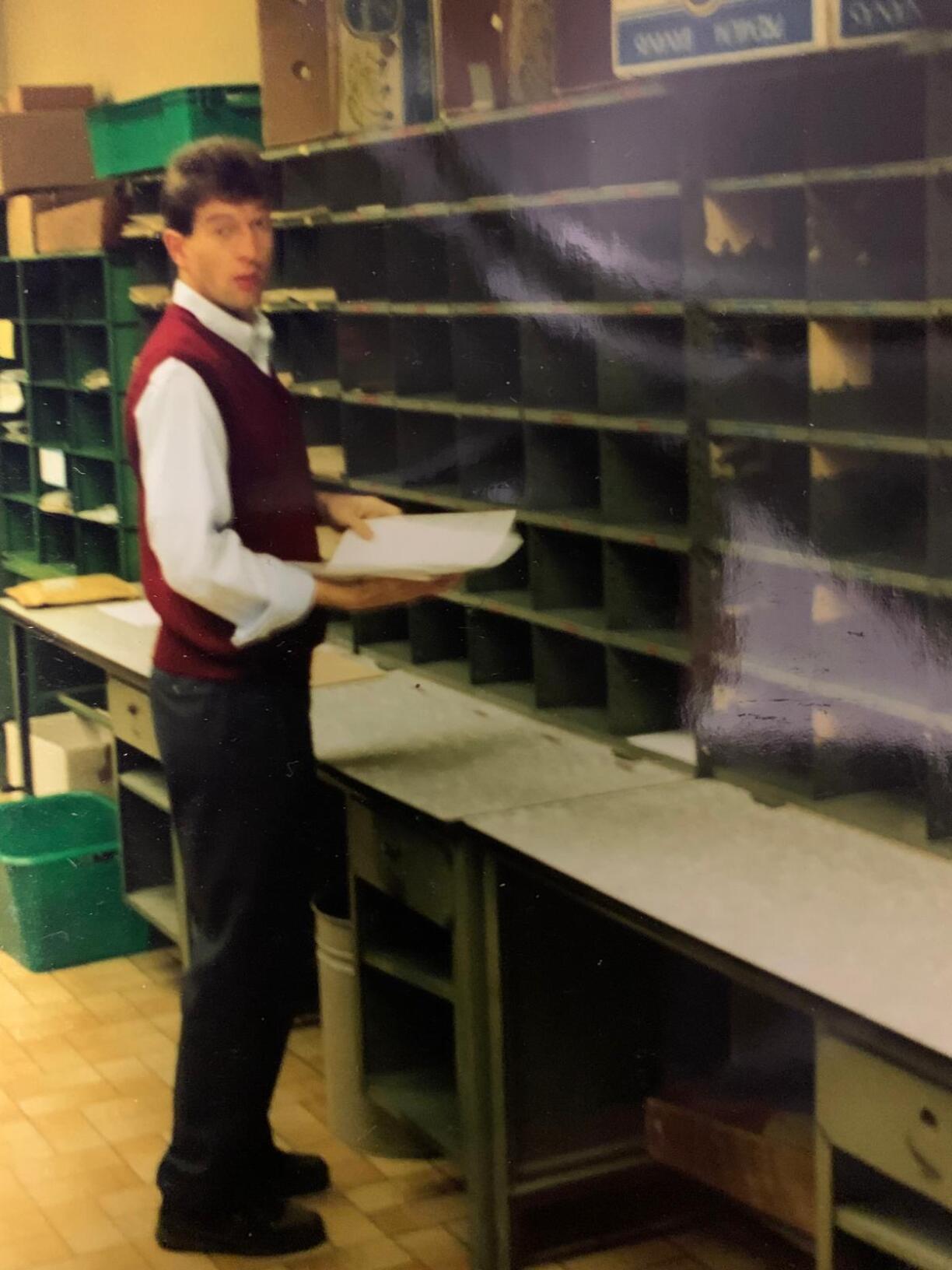 De Serge Freis, Enn vun den 90er Joren um Postbüro zu Munneref