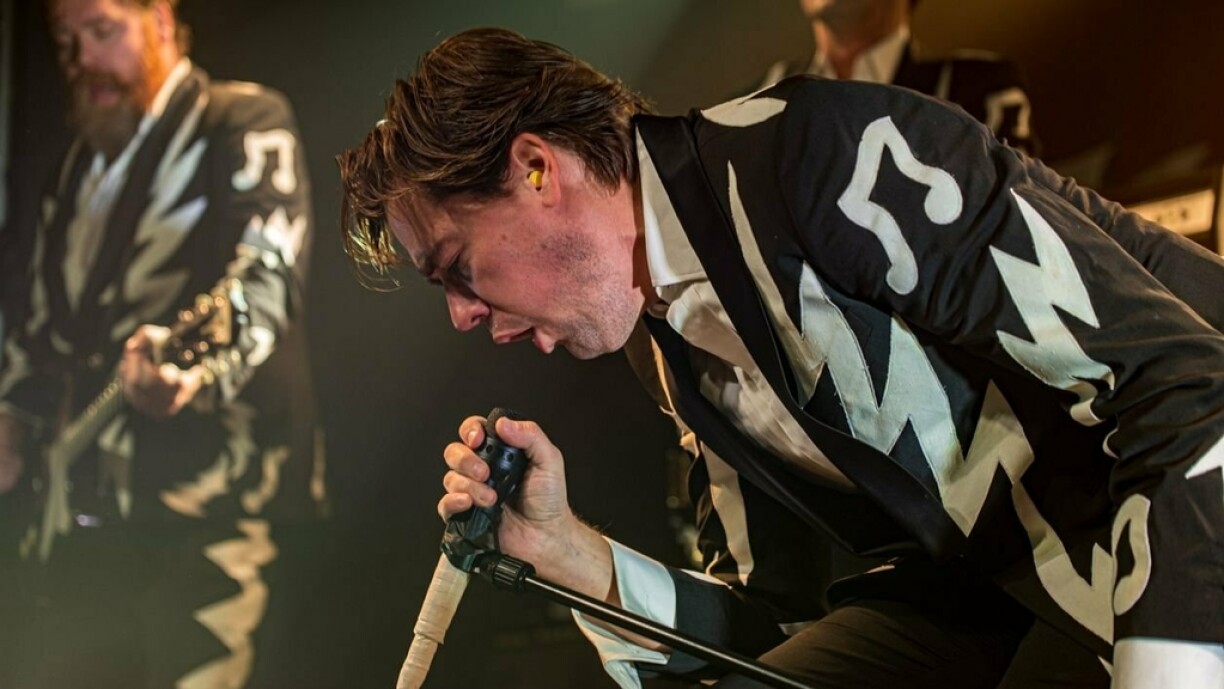 The Hives performing at Den Atelier in 2021.