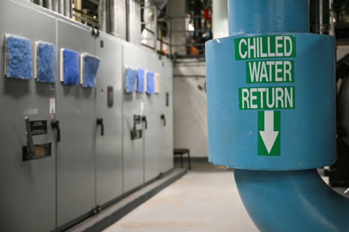 One advantage of water systems is that they avoid emissions of hot air into cities already enduring heat waves