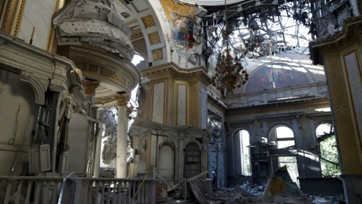 D'Verklärungskathedrale zu Odessa nom russesche Beschoss. Eng Foto vum 23. Juli 2023.