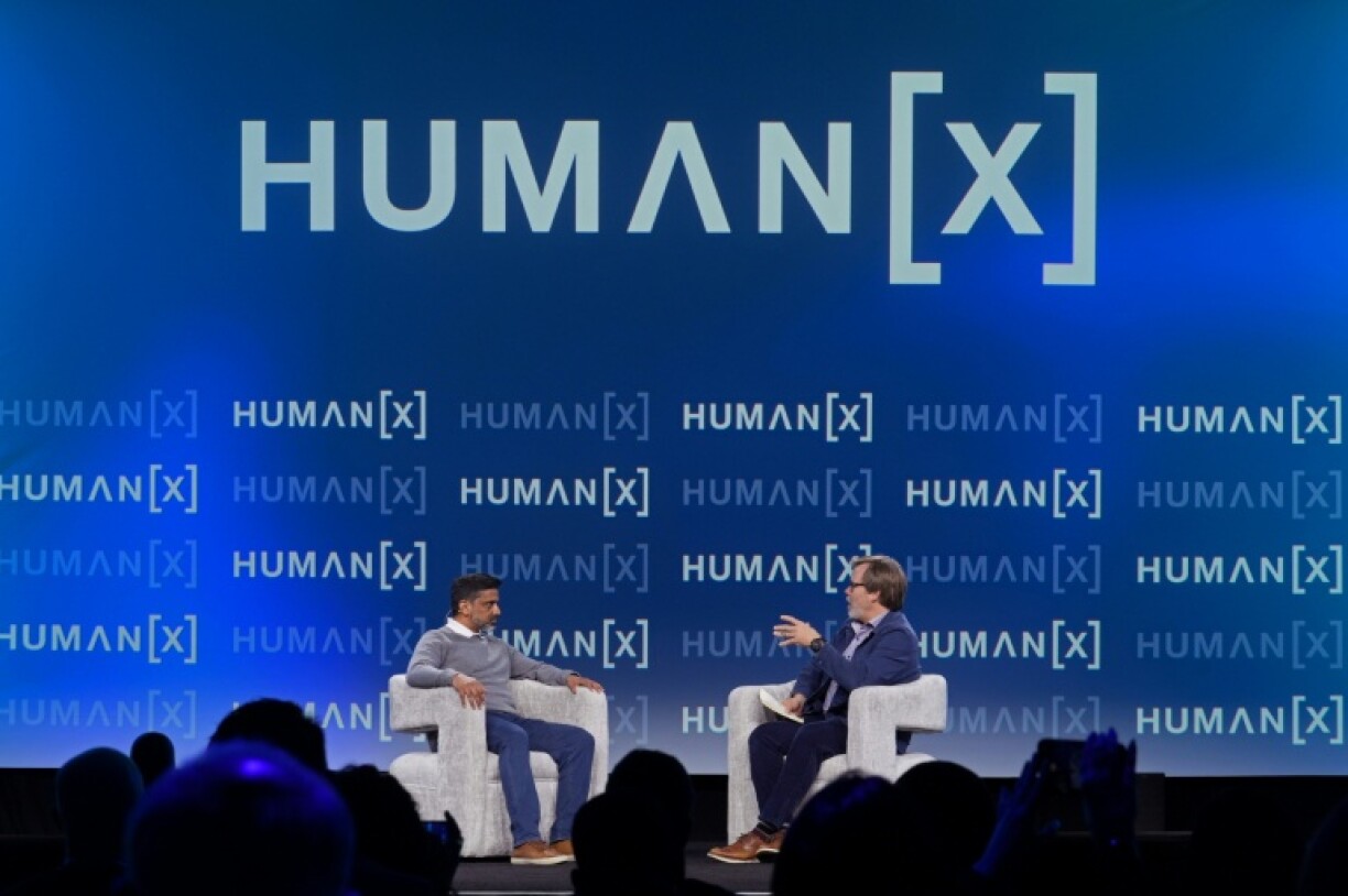 Praveen Neppalli Naga et Reed Albergotti sur scène lors de HumanX à San Francisco le 9 avril 2026